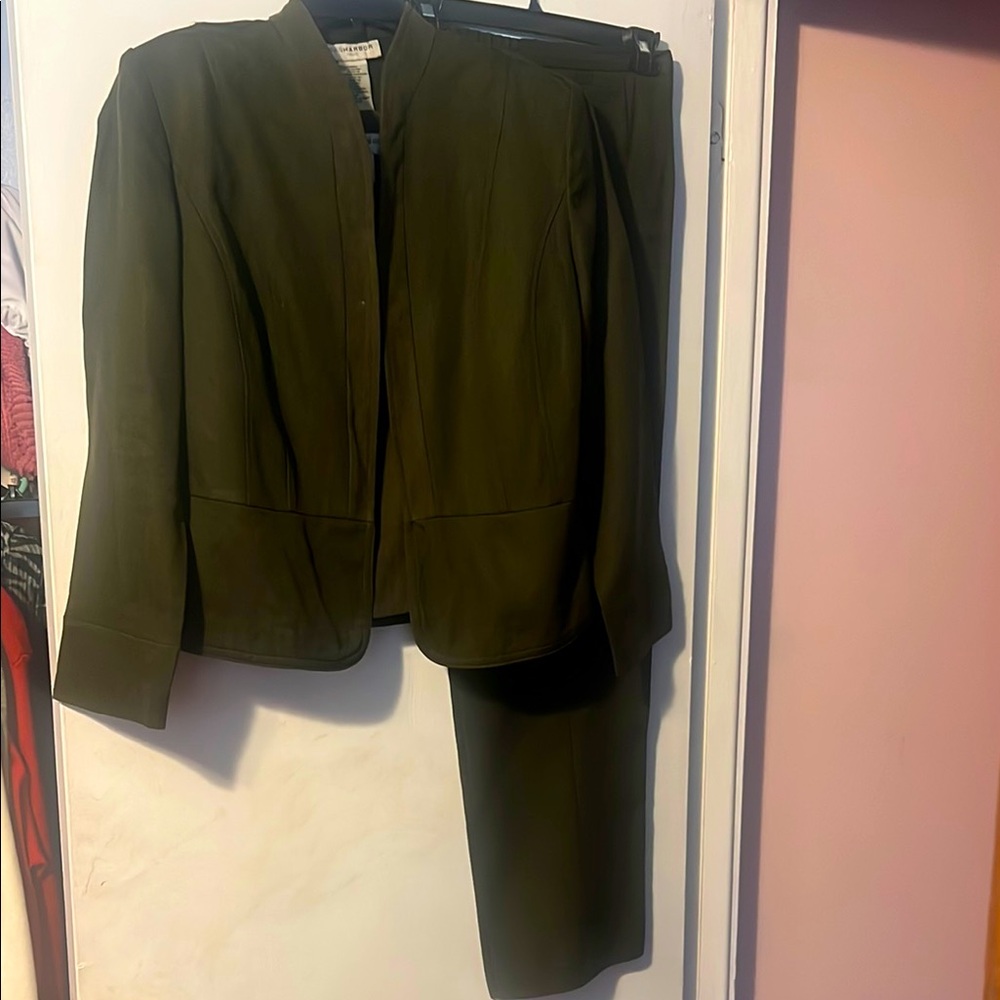 Women’s Olive Green 3-Piece Jacket, Top and Pant set!  Side zip on pants & top